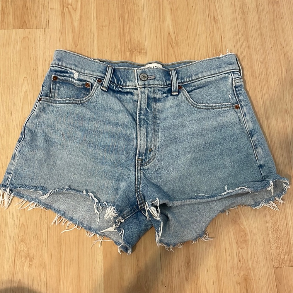 Abercrombie Mid Rise Mom Shorts size 28